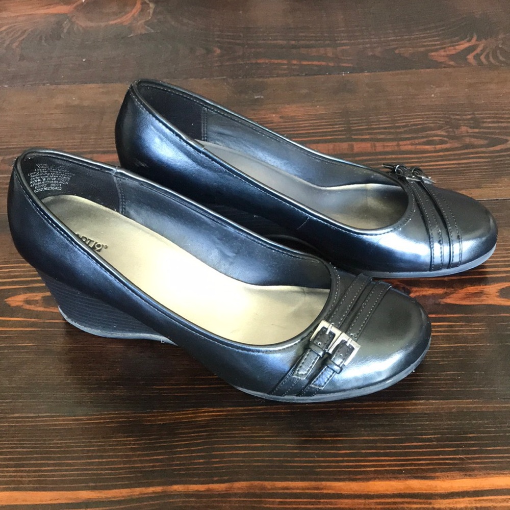 APT. 9 women’s black dress shoes size 9
